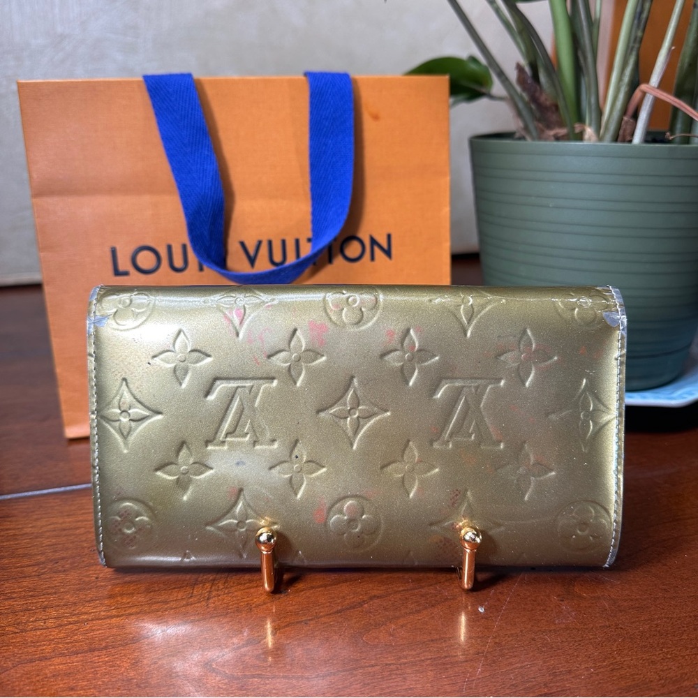 AUTHENTIC Louis Vuitton wallet. Green. - Picture 10 of 16